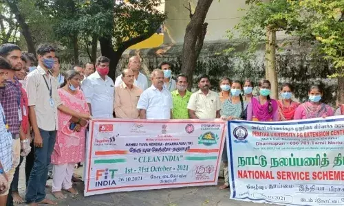தர்மபுரி கோட்டை கோவிலில் நாட்டு நலப்பணி திட்டம்  சார்பில் தூய்மைப் பணி தர்மபுரி கோட்டை கோவிலில் நாட்டு நலப்பணி திட்டம்  சார்பில் தூய்மைப் பணி