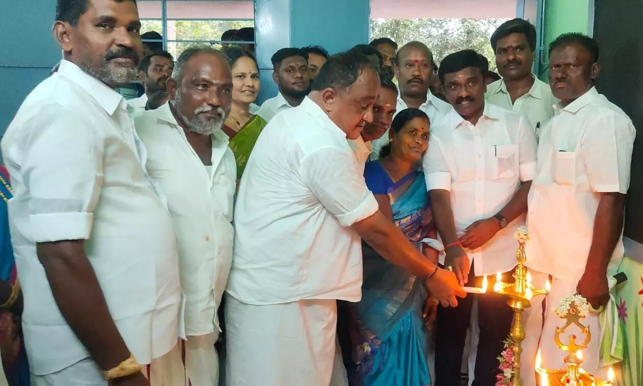 அலங்காநல்லூர் அருகே புதிய அங்கன்வாடி மையம் திறப்பு விழா: எம்எல்ஏ பங்கேற்பு அலங்காநல்லூர் அருகே புதிய அங்கன்வாடி மையம் திறப்பு விழா: எம்எல்ஏ பங்கேற்பு