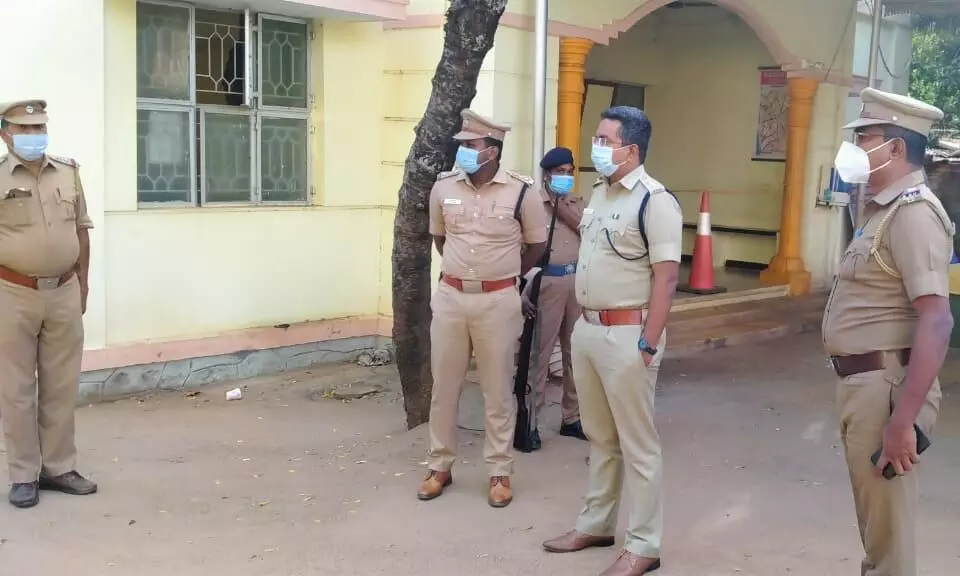 முகமூடி திருடர்களை பிடிக்க கேரளாவில் முகாமிட்ட குமரி போலீசார் முகமூடி திருடர்களை பிடிக்க கேரளாவில் முகாமிட்ட குமரி போலீசார்
