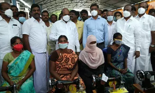 கள்ளக்குறிச்சி ஆட்சியர் அலுவலகத்தில்  வளர்ச்சி குறித்து ஆய்வு கூட்டம்