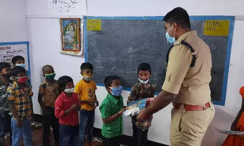 ஆய்க்குடி அமர்சேவா சங்கத்தில் குழந்தைகளுக்கு தீபாவளி இனிப்பு வழங்கல்