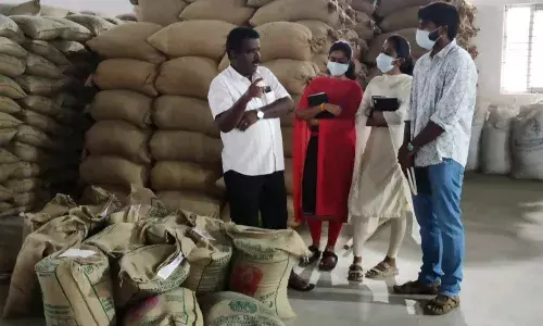 விதை நெல் உற்பத்தி நிலையத்தில் விவசாய கல்லூரி மாணவர்களுக்கு பயிற்சி