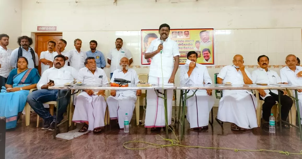 சங்கரன்கோவிலில் நகர்மன்ற தேர்தலையொட்டி தி.மு.க. செயல்வீரர்கள் கூட்டம் சங்கரன்கோவிலில் நகர்மன்ற தேர்தலையொட்டி தி.மு.க. செயல்வீரர்கள் கூட்டம்