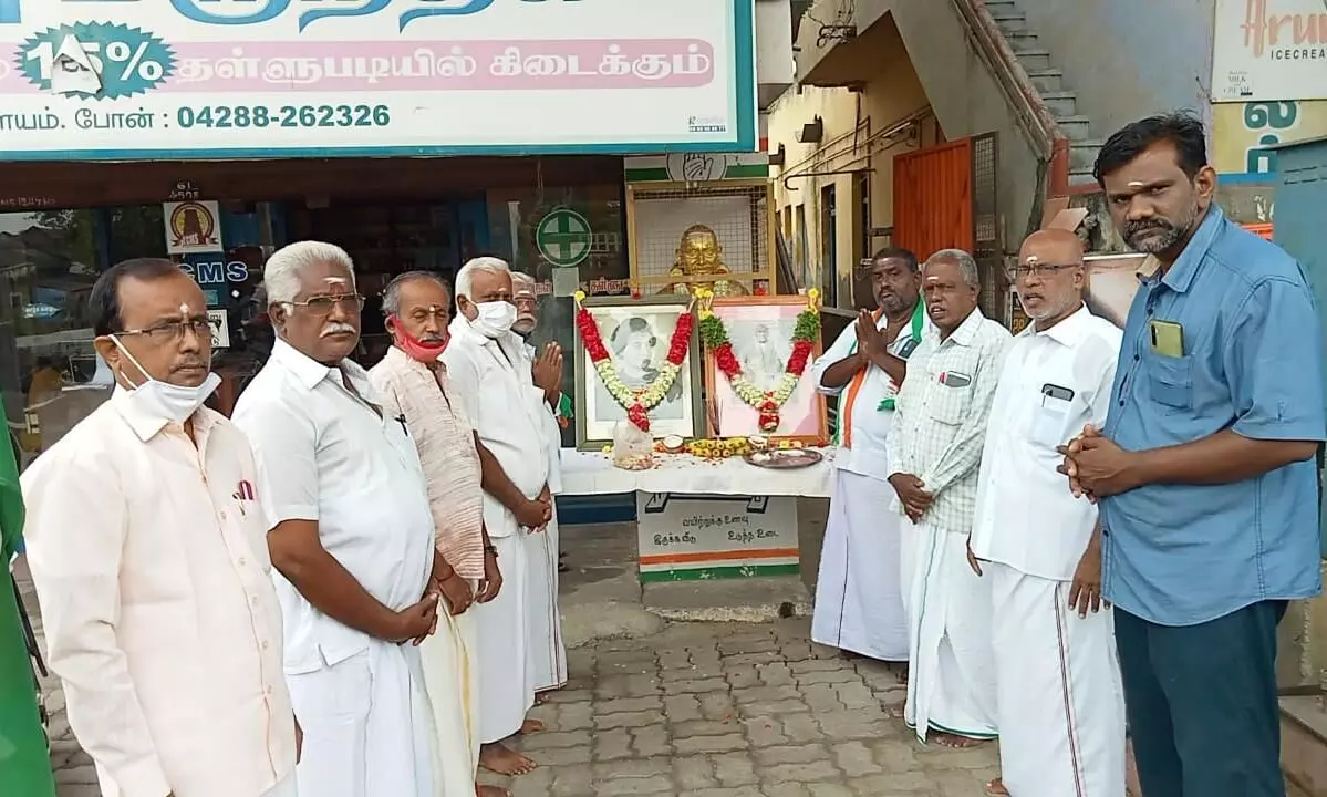 குமாரபாளையம் காங்கிரஸ் சார்பில் இந்திராகாந்தி நினைவு நாள் அனுஷ்டிப்பு குமாரபாளையம் காங்கிரஸ் சார்பில் இந்திராகாந்தி நினைவு நாள் அனுஷ்டிப்பு