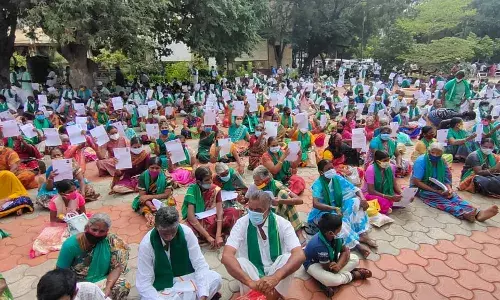 விவசாய நிலத்தில் தொழிற்பேட்டை அமைக்க எதிர்ப்பு: விவசாயிகள் போராட்டம்