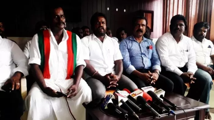 விஸ்வரூபம் எடுக்கும் கடையம் யூனியன் சேர்மன் ராஜினாமா விவகாரம் விஸ்வரூபம் எடுக்கும் கடையம் யூனியன் சேர்மன் ராஜினாமா விவகாரம்