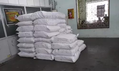 குமாரபாளையம்: ஒ.ஏ.பி. பயனாளிகளுக்கு இலவச வேட்டி, சேலை வருகை