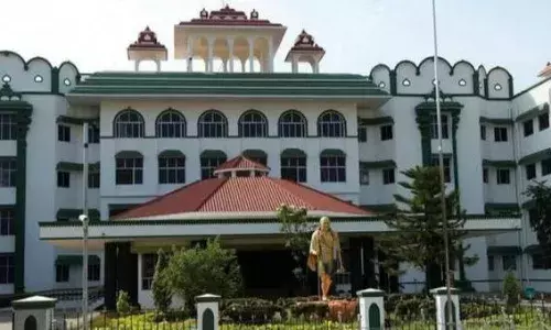 கொள்ளிடம் பாலத்தில் கனரக வாகனங்களை அனுமதிக்கக்கோரி ஐகோர்ட்டில் வழக்கு