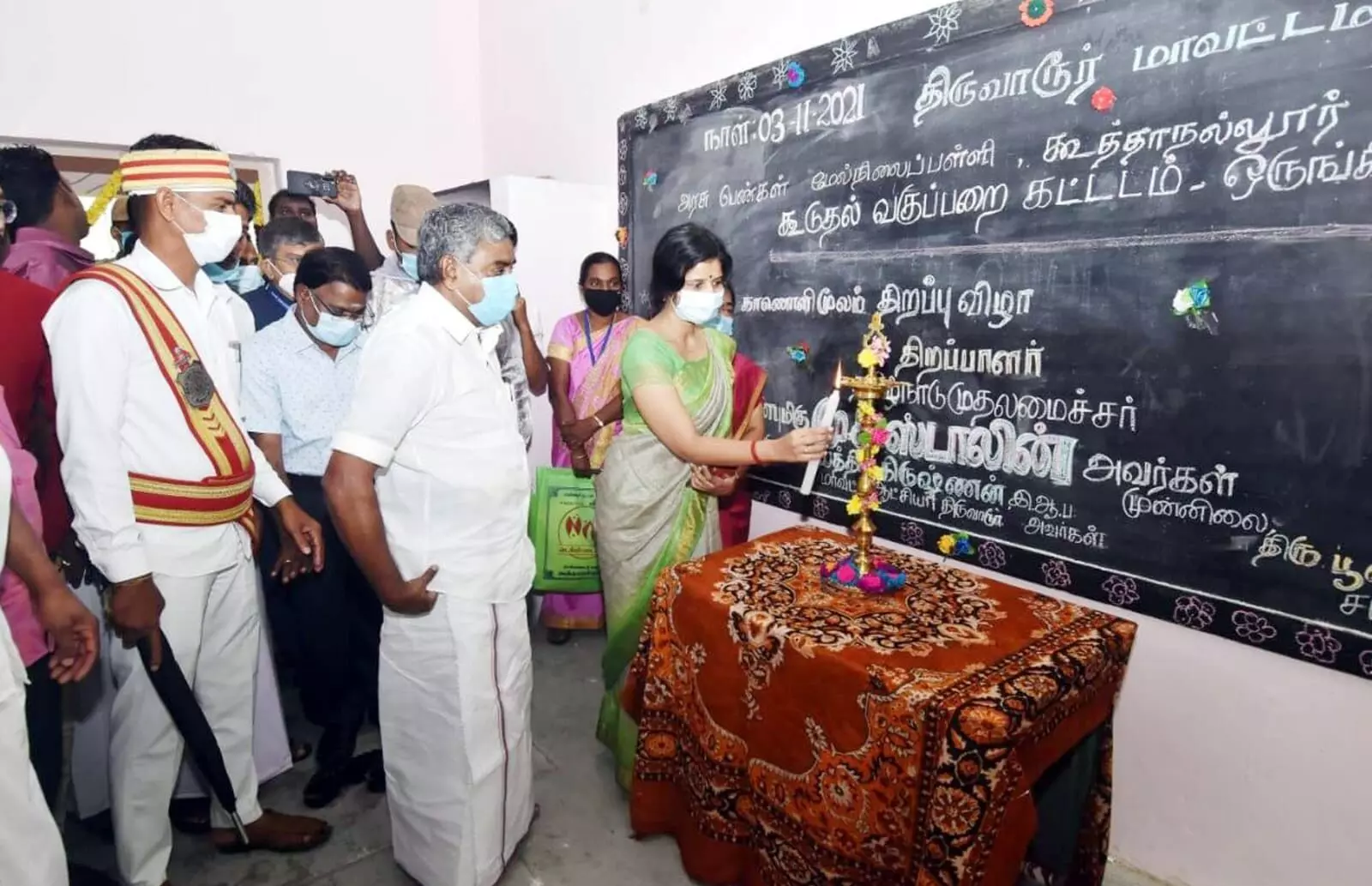 திருவாரூர் மாவட்டம் கூத்தாநல்லூரில் புதிதாக 3 வகுப்பறை கட்டிடம் திறப்பு திருவாரூர் மாவட்டம் கூத்தாநல்லூரில் புதிதாக 3 வகுப்பறை கட்டிடம் திறப்பு