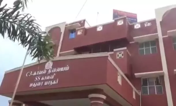 மதுரையில் பட்டாசு வெடித்ததில் மோதல்: வாலிபருக்கு கத்திக்குத்து மதுரையில் பட்டாசு வெடித்ததில் மோதல்: வாலிபருக்கு கத்திக்குத்து