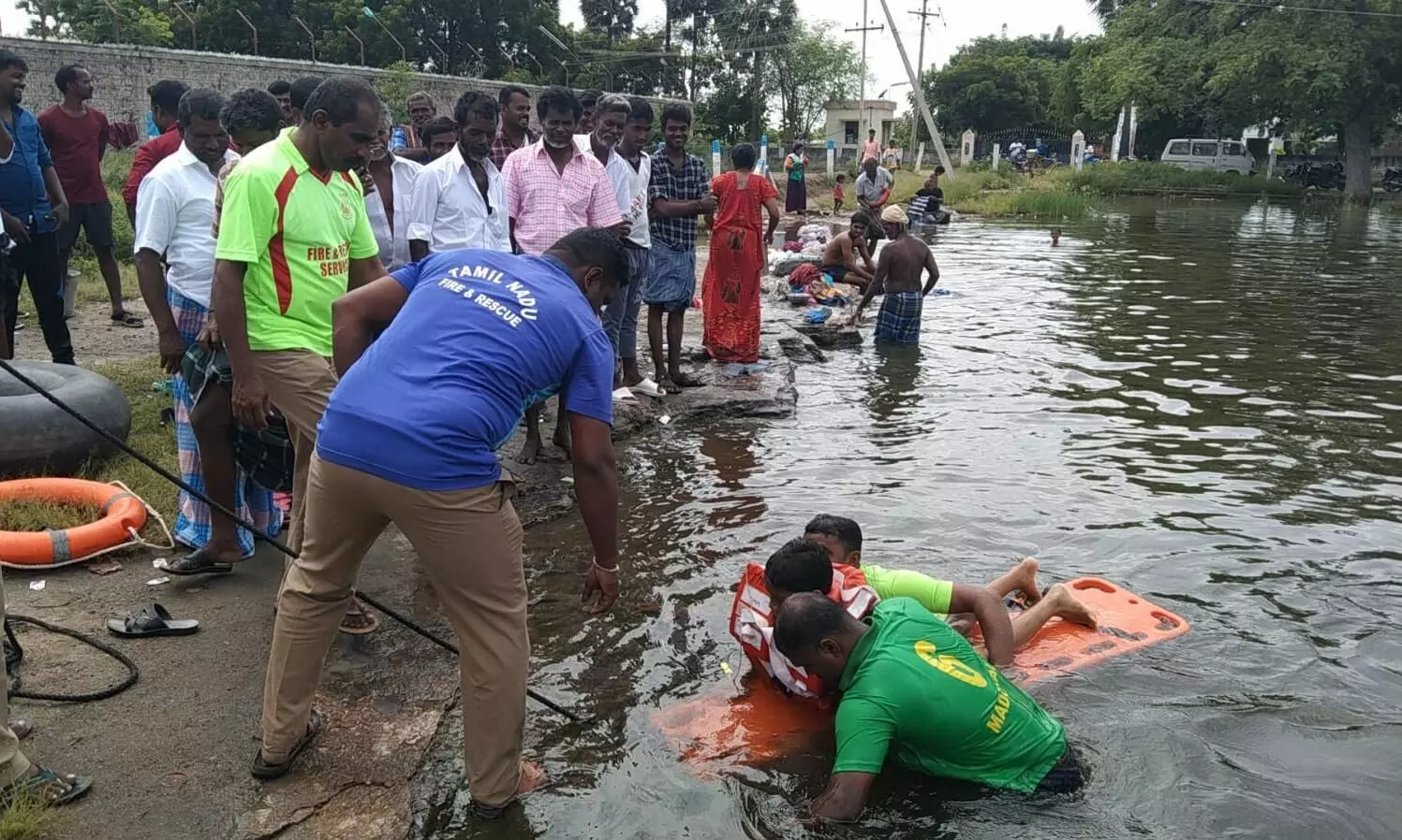 திருமங்கலம் அருகே வடகிழக்கு பருவமழை முன்னெச்சரிக்க ஒத்திகை திருமங்கலம் அருகே வடகிழக்கு பருவமழை முன்னெச்சரிக்க ஒத்திகை