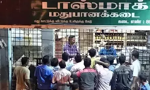 டாஸ்மாக்கில் தீபாவளி மது விற்பனை ரூ 431 கோடி:  கடந்தாண்டைவிட குறைவு டாஸ்மாக்கில் தீபாவளி மது விற்பனை ரூ 431 கோடி:  கடந்தாண்டைவிட குறைவு