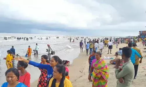 வேளாங்கண்ணியில் தொடர் விடுமுறையை கொண்டாட குவிந்த சுற்றுலா பயணிகள்
