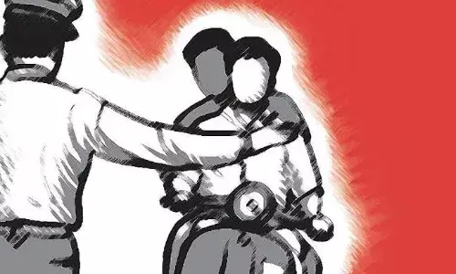 ஈரோடு மாநகரில் ஹெல்மெட் அணியாமல் சென்ற 250 பேருக்கு அபராதம்