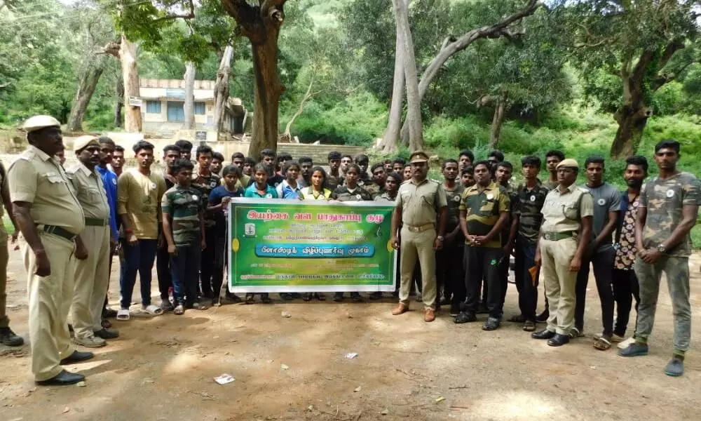 உசிலம்பட்டி தேவர் கல்லூரியில் பிளாஸ்டிக் ஒழிப்பு விழிப்புணர்வு பேரணி உசிலம்பட்டி தேவர் கல்லூரியில் பிளாஸ்டிக் ஒழிப்பு விழிப்புணர்வு பேரணி