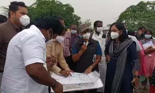 ஆதனூா் ஜீரோபாயிண்டில் செங்கல்பட்டு சிறப்பு அதிகாரி அமுதா ஐஏஎஸ் ஆய்வு