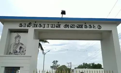 காலிங்கராயன் தடுப்பணை நிரம்பி வழிந்தது காலிங்கராயன் தடுப்பணை நிரம்பி வழிந்தது