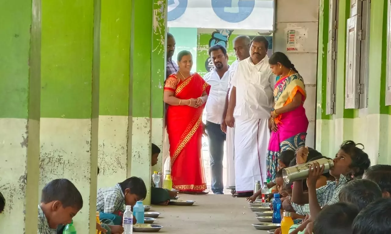 சங்கரன்காேவில் அருேக அரசு பள்ளியில் ஒன்றிய சேர்மன் ஆய்வு சங்கரன்காேவில் அருேக அரசு பள்ளியில் ஒன்றிய சேர்மன் ஆய்வு
