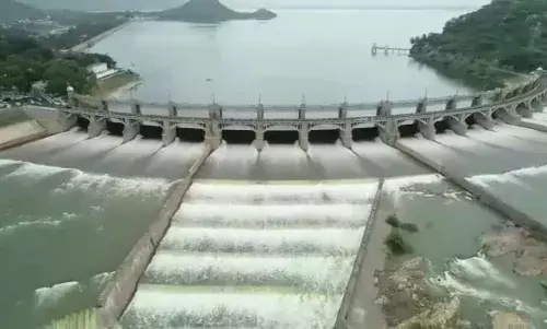 மேட்டூர் அணை உபரி நீர் மூலம் மின் உற்பத்தி துவக்கம்