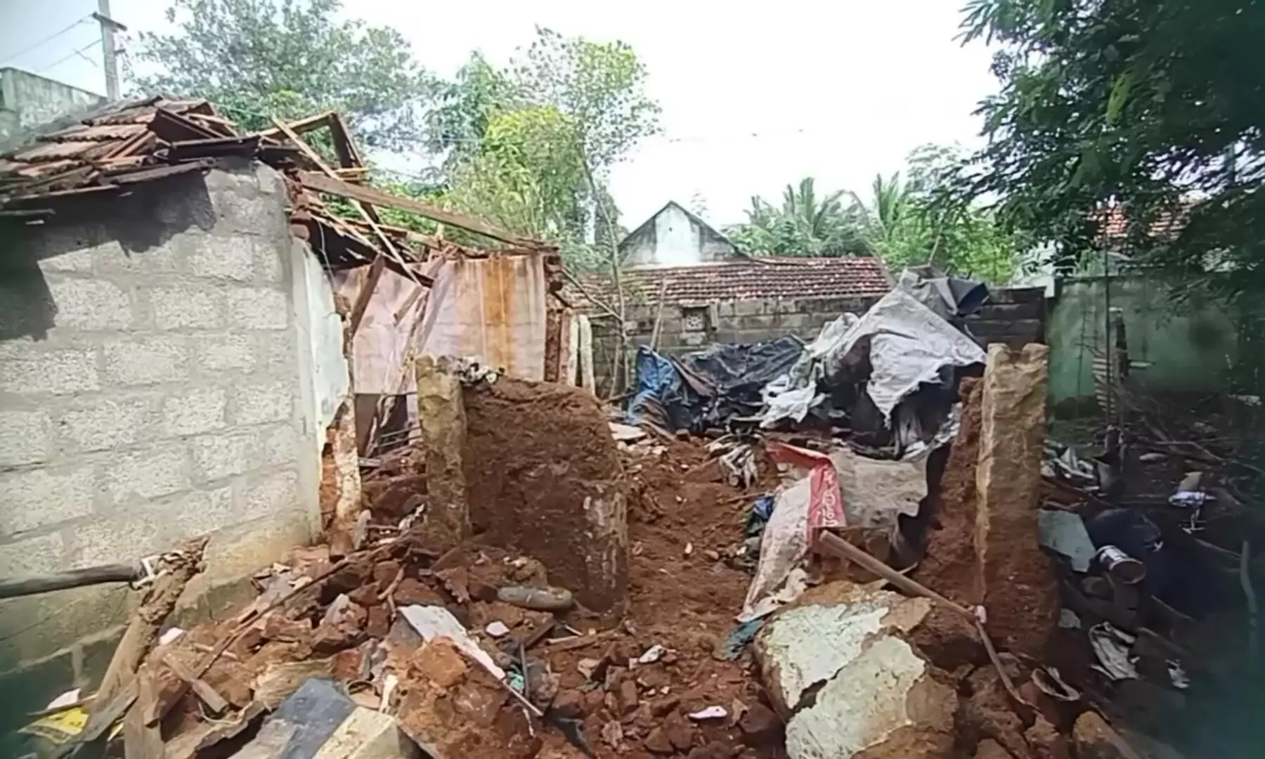 காரைக்குடியில் வீடு இடிந்து முதியவர் உயிரிழப்பு காரைக்குடியில் வீடு இடிந்து முதியவர் உயிரிழப்பு