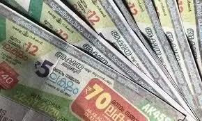 புளியரை சோதனை சாவடியில் லாட்டரி சீட்டுகள் பறிமுதல் புளியரை சோதனை சாவடியில் லாட்டரி சீட்டுகள் பறிமுதல்