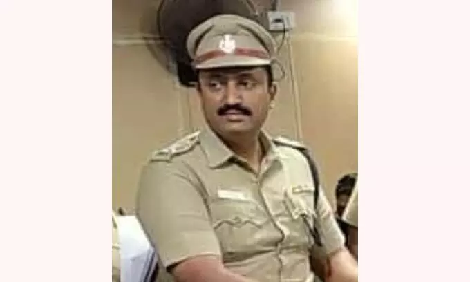 மதுரை அருகே திருமங்கலத்தில் செயின் பறிப்பு திருடனை மடக்கி பிடித்த போலீஸார் மதுரை அருகே திருமங்கலத்தில் செயின் பறிப்பு திருடனை மடக்கி பிடித்த போலீஸார்