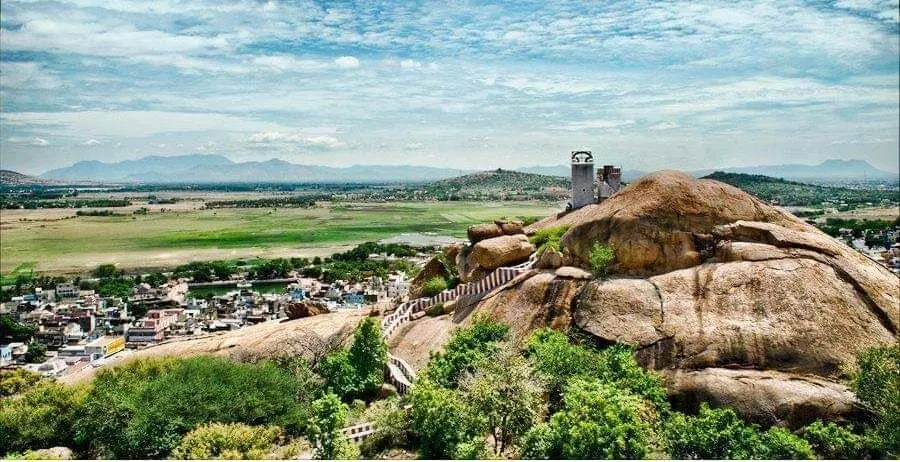 திருப்பரங்குன்றம் மலை மீது கார்த்திகை தீபம் ஏற்ற இந்து முன்னணியினர் கோரிக்கை திருப்பரங்குன்றம் மலை மீது கார்த்திகை தீபம் ஏற்ற இந்து முன்னணியினர் கோரிக்கை