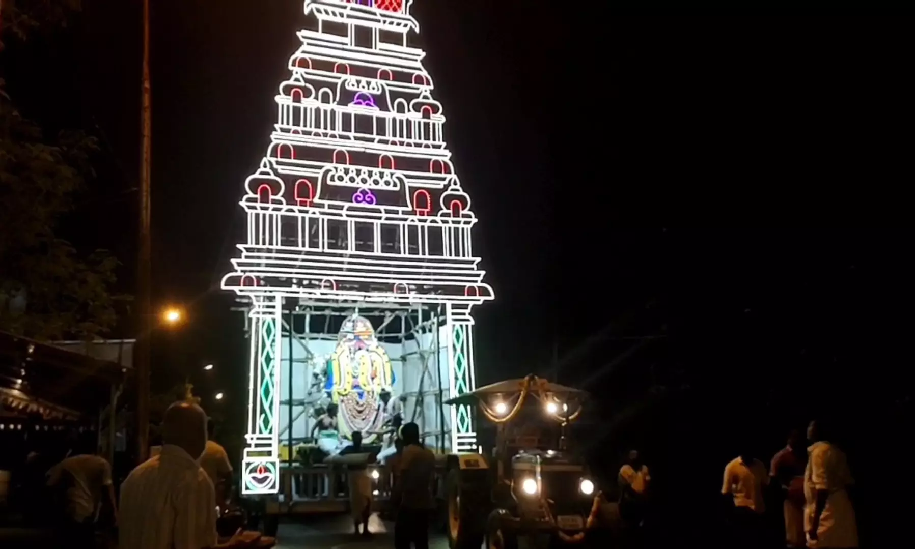 மாயூரநாதர் ஆலயத்தில் துலா உற்சவம்: ஓலைச்சப்பரத்தில் அம்பாள் வீதியுலா மாயூரநாதர் ஆலயத்தில் துலா உற்சவம்: ஓலைச்சப்பரத்தில் அம்பாள் வீதியுலா