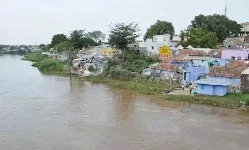 காவிரியில் வெள்ள அபாயம் : கரையோர மக்களை எச்சரிக்கிறார் தாசில்தார்
