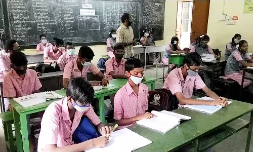 காஞ்சிபுரத்தில் மீண்டும் தொடங்கிய வகுப்புகள்- மாணவர்கள் உற்சாகம்