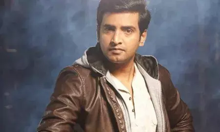 போஸ்டரில் சிறுநீர் கழித்த சர்ச்சை: சிக்கலில் நடிகர் சந்தானம்