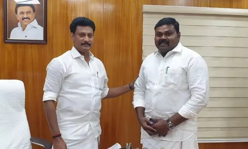 சேதமான பள்ளி கட்டிடம் சீரமைச்சு கொடுங்க: அமைச்சரிடம் எம்எல்ஏ கோரிக்கை சேதமான பள்ளி கட்டிடம் சீரமைச்சு கொடுங்க: அமைச்சரிடம் எம்எல்ஏ கோரிக்கை