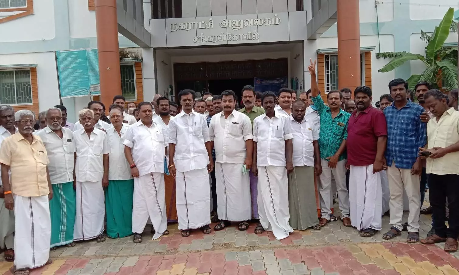சங்கரன்கோவில் : அடிப்படை வசதிகள் வேண்டி அதிமுகவினர் கோரிக்கை சங்கரன்கோவில் : அடிப்படை வசதிகள் வேண்டி அதிமுகவினர் கோரிக்கை
