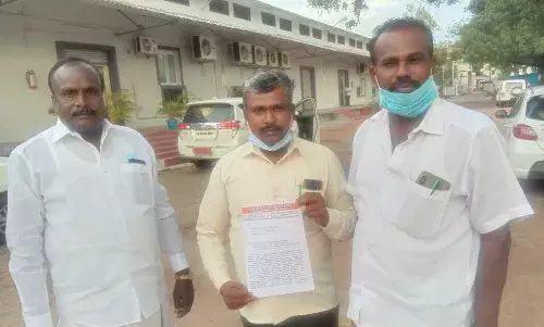 குருவிகுளம் ஒன்றிய ஊராட்சி மன்றத் தலைவர்கள் மாவட்ட ஆட்சியரிடம் மனு