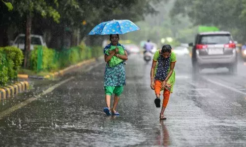 சென்னை அருகே கரை கடந்தது காற்றழுத்த தாழ்வு மண்டலம்: மழை தொடருமா?