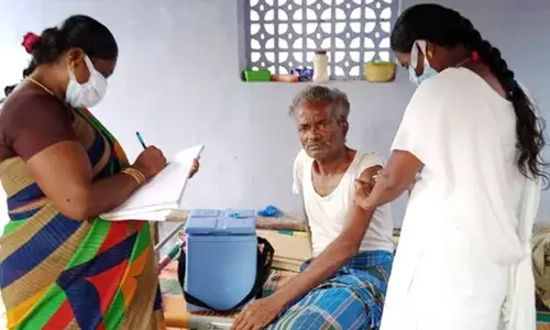 நெல்லை: வீடுவீடாக சென்று இதுவரை 18 ஆயிரம் பேருக்கு தடுப்பூசி நெல்லை: வீடுவீடாக சென்று இதுவரை 18 ஆயிரம் பேருக்கு தடுப்பூசி