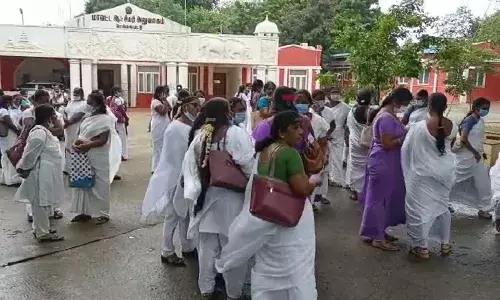 செங்கல்பட்டு மாவட்ட அரசு கிராமப்புற செவிலியர்கள் ஆர்ப்பாட்டம்