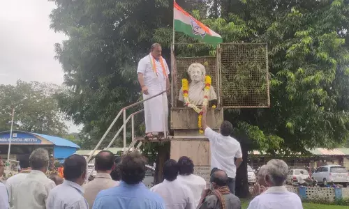 நெய்வேலியில் இந்திரா காந்தி பிறந்த நாள் விழா கொண்டாட்டம்