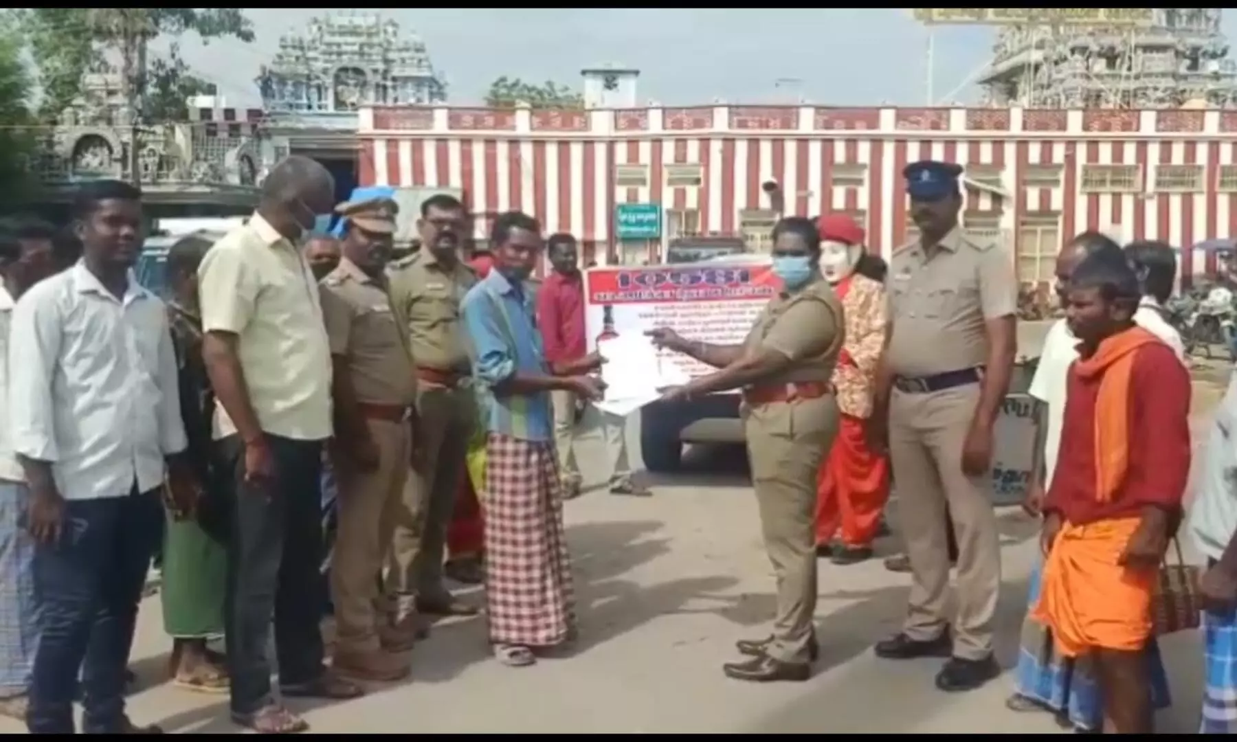 விருதுநகரில் காவல்துறையினர் மதுவிலக்கு விழிப்புணர்வு பிரச்சாரம் விருதுநகரில் காவல்துறையினர் மதுவிலக்கு விழிப்புணர்வு பிரச்சாரம்