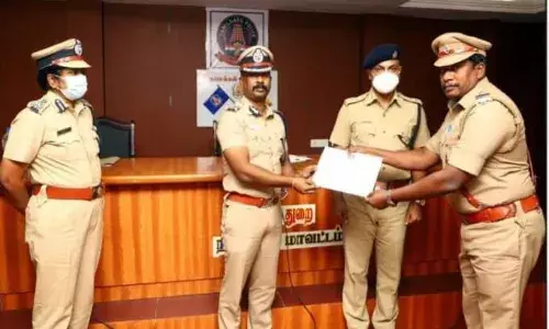 குற்றவாளிகளை பிடிப்பதில் வேகம்:  பள்ளிபாளையம் ஆய்வாளருக்கு பாராட்டு