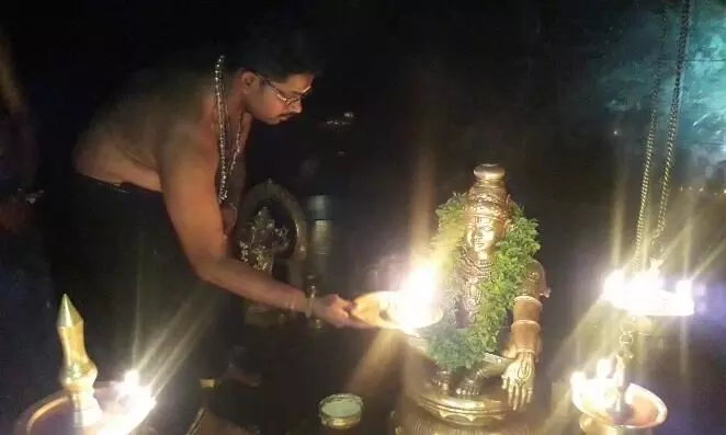பக்தர்களே பூஜை செய்து வழிபடும் சாம்பவர் வடகரை அய்யப்பன் சுவாமி கோவில் பக்தர்களே பூஜை செய்து வழிபடும் சாம்பவர் வடகரை அய்யப்பன் சுவாமி கோவில்