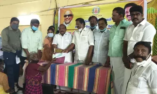 முருக்கங்குடி ஊராட்சியில் மழையால் பாதிக்கப்பட்டவர்களுக்கு நிவாரண உதவி