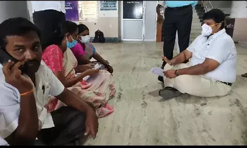 ஆட்சியர் அலுவலகத்தில் எம்பி ஜோதிமணி உள்ளிருப்பு போராட்டம்