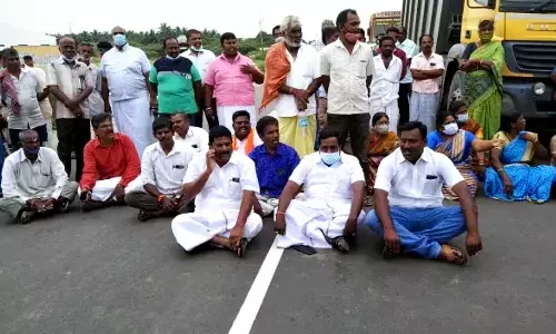 டாஸ்மாக் மதுபானக்கடை அமைக்க எதிர்ப்பு: பொதுமக்கள் சாலை மறியல் டாஸ்மாக் மதுபானக்கடை அமைக்க எதிர்ப்பு: பொதுமக்கள் சாலை மறியல்