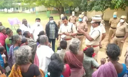 வெள்ள பாதிப்புகளை நேரில் ஆய்வு செய்த மதுரை மாவட்ட கண்காணிப்பாளர்