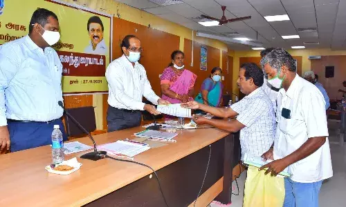 பணி நிரந்தரம்: உழவர் சந்தையில் பணிபுரியும் தொழிலாளர்கள் வலியுறுத்தல் பணி நிரந்தரம்: உழவர் சந்தையில் பணிபுரியும் தொழிலாளர்கள் வலியுறுத்தல்