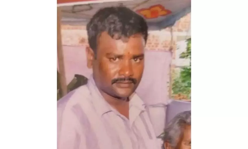 தண்ணி போட்டு தகராறு : கணவர் தலையில் மனைவி அம்மிக்கல்லை போட்டு கொலை தண்ணி போட்டு தகராறு : கணவர் தலையில் மனைவி அம்மிக்கல்லை போட்டு கொலை