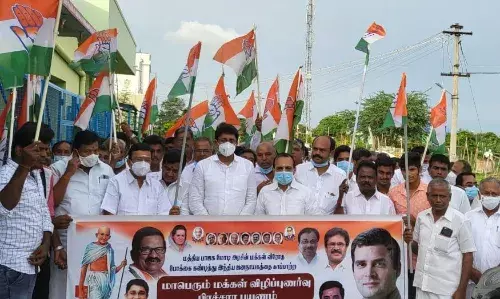 காங்கிரஸ் சார்பில் ஊத்துக்குளியில்  மக்கள் விழிப்புணர்வு பேரணி