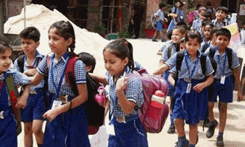 தேனி மாவட்டத்தில் இன்று பள்ளிகளுக்கு மட்டும் விடுமுறை அறிவிப்பு