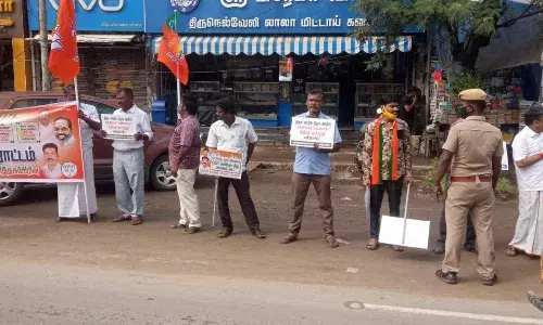பெட்ரோல், டீசல் விலையை குறைக்கக்கோரி மதுரையில் பா.ஜ.க போராட்டம்